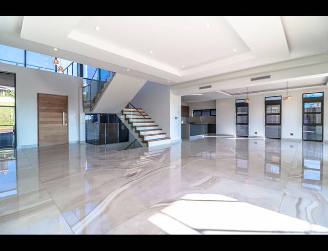 6 BEDROOM HOUSE FOR SALE IN IZINGA